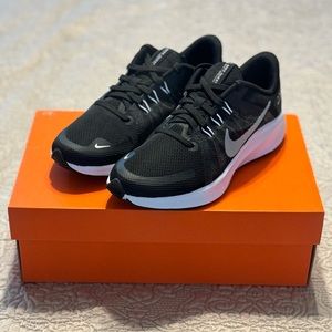 NWT - Nike Quest 4 - Size 6.5 women’s - Black/White